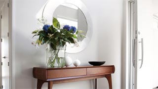 Entrances - space, colour, lighting, mirrors