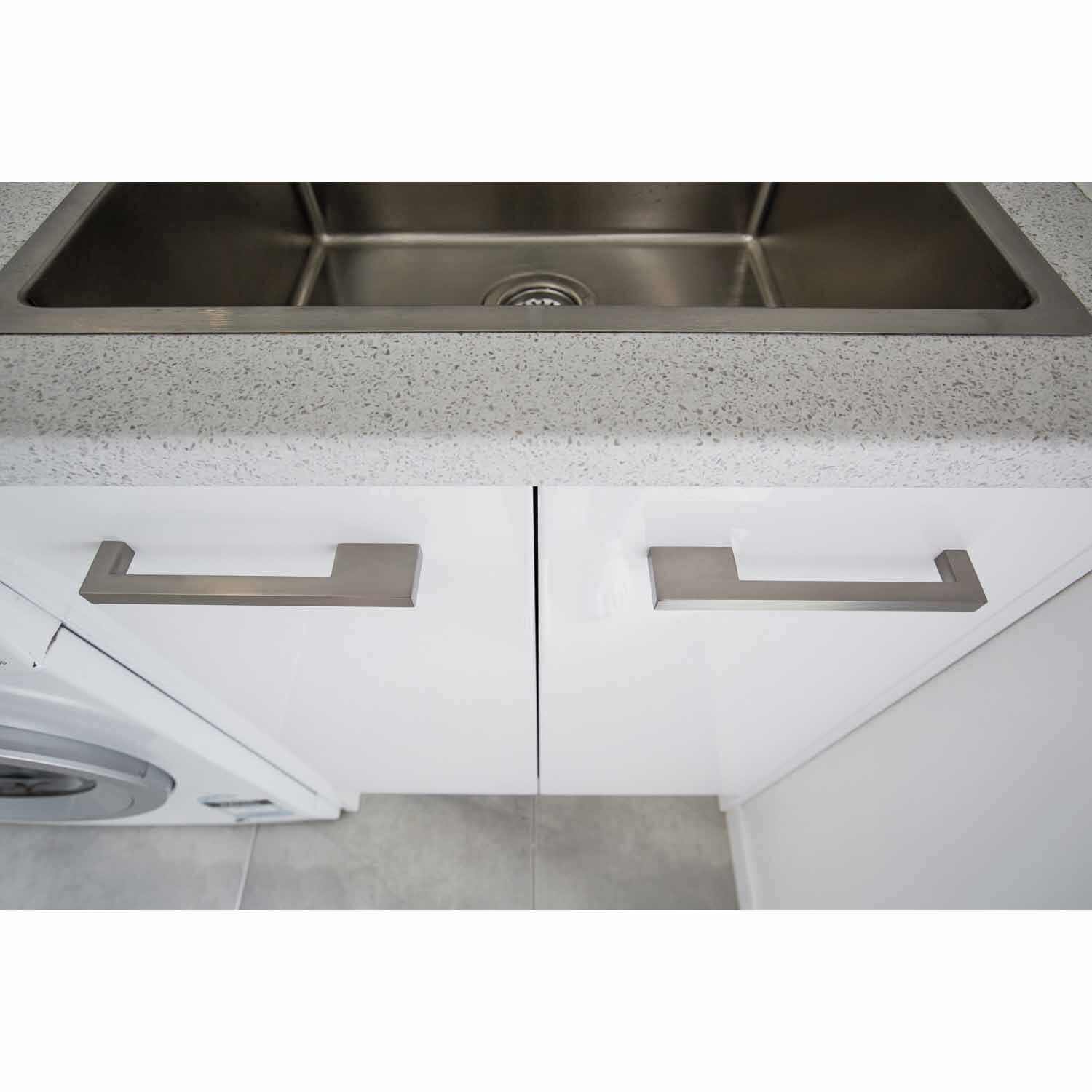 Modern D handle
